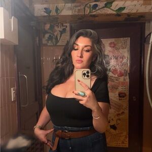 Meet your Posher, Caroline